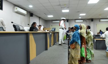 धान उठाव में तेजी लाने के दिए निर्देश कलेक्टर ने साप्ताहिक समय-सीमा बैठक में की योजनाओं की समीक्षा