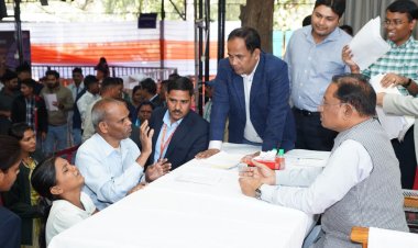 मुख्यमंत्री  विष्णु देव साय के निर्देश पर लकवाग्रस्त महिला को तुरंत मंजूर हुए 5 लाख रुपए