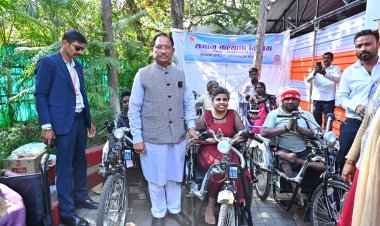 मुख्यमंत्री जनदर्शन में दिव्यांगजनों को मिली राहत