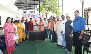 शंकर नगर मंडल के नव-नियुक्त पदाधिकारियों ने विधायक पुरंदर मिश्रा से की सौजन्य भेंट