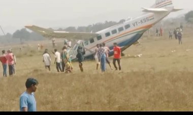 खेतों में गिरा प्लेन