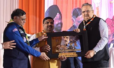 युवा संसद में डॉ. रमन सिंह बने अध्यक्ष और बच्चे बने सांसद, लोकहित के मुद्दों पर हुई चर्चा