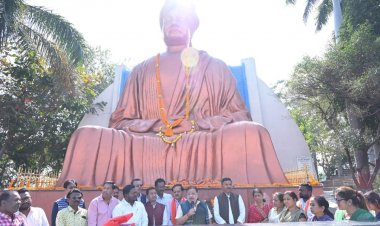 युवाओं के आध्यात्मिक प्रेरणा स्त्रोत स्वामी विवेकानंद को जयन्ती राष्ट्रीय युवा दिवस पर रायपुर दक्षिण विधायक  सुनील सोनी ने किया सादर नमन