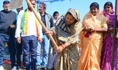 मंत्री श्रीमती लक्ष्मी राजवाड़े ने सूरजपुर में 15.50 करोड़ के कार्यों का किया शुभारंभ