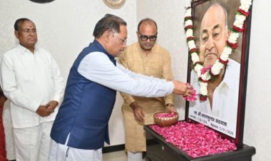 मुख्यमंत्री विष्णु देव साय ने स्वर्गीय श्याम सुन्दर अग्रवाल को दी श्रद्धांजलि