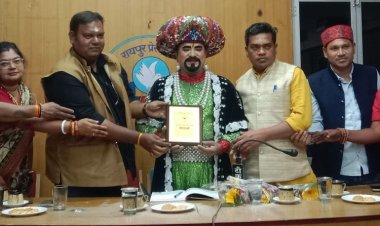 “जादू चमत्कार नहीं, मनोरंजन की कला है” – ओपी शर्मा जूनियर रायपुर प्रेस क्लब में आयोजित रूबरू कार्यक्रम में प्रसिद्ध जादूगर ओपी शर्मा जूनियर की उपस्थिति ने माहौल को रोमांच और सकारात्मक संदेश से भर दिया।