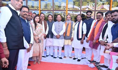 मुख्यमंत्री  विष्णुदेव साय पहुंचे पखांजूर, नर-नारायण सेवा आश्रम में की पूजा-अर्चना*