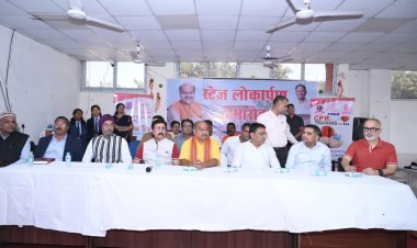 उत्तर विधायक पुरंदर मिश्रा  के करकमलों से आत्मानंद उत्कृष्ट विद्यालय में स्टेज का लोकार्पण