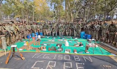 CG- गणतंत्र दिवस से पहले सुरक्षाबलों की बड़ी कामयाबी: जंगल में छिपे नक्सलियों के दो डंप ध्वस्त, भारी मात्रा में हथियार और विस्फोटक बरामद