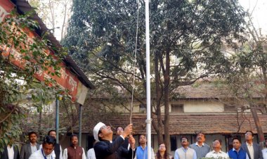 जनसम्पर्क संचालनालय में आयुक्त डॉ. रवि मित्तल ने किया राष्ट्रीय ध्वजारोहण