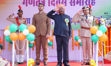 77वें गणतंत्र दिवस पर कृषि मंत्री  रामविचार नेताम ने फहराया तिरंगा