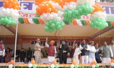 जिला स्तरीय समारोह में राजस्व मंत्री टंक राम वर्मा ने किया ध्वजारोहण, शहीदों के परिजन सम्मानित