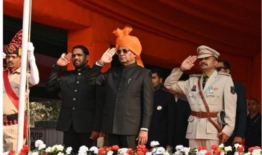 धमतरी में विधायक श्री चंद्राकर ने राष्ट्रीय ध्वज फहराया