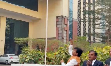 गणतंत्र दिवस के अवसर पर नागरिक आपूर्ति निगम के प्रधान कार्यालय में नान के अध्यक्ष संजय श्रीवास्तव ने किया ध्वजारोहण