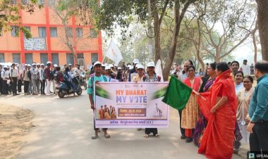 राष्ट्रीय मतदाता दिवस पर मेरा युवा भारत, धमतरी द्वारा जिला स्तरीय पदयात्रा एवं मानव श्रृंखला को रंजना साहू ने हरा झंडा दिखाकर किया शुभारंभ