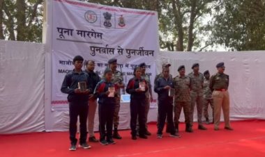 Breaking : सुकमा में आतंक को झटका, 8 लाख के इनामी 4 माओवादी कैडर ने किया सरेंडर