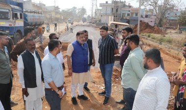 सड़क निर्माण की धीमि गति पर विधायक सुनील सोनी ने लगाई फटकार
