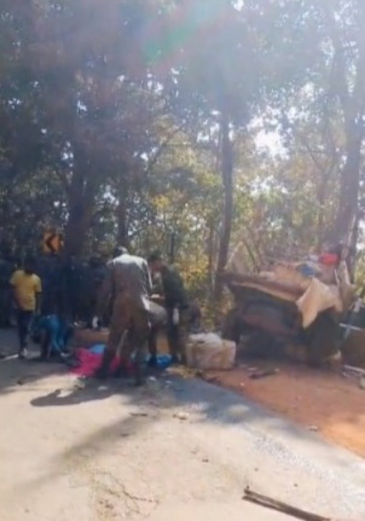 Accident : छत्तीसगढ़ में भीषण सड़क हादसा; ट्रक ने पहले पिकअप को मारी टक्कर, फिर 3 लोगों कुचला