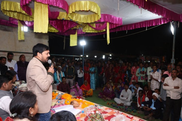 विधायक अनुज शर्मा ग्राम नहरडीह (खरोरा) के भक्त माता कर्मा जयंती व 'मड़ई मेला' उत्सव में हुए शामिल