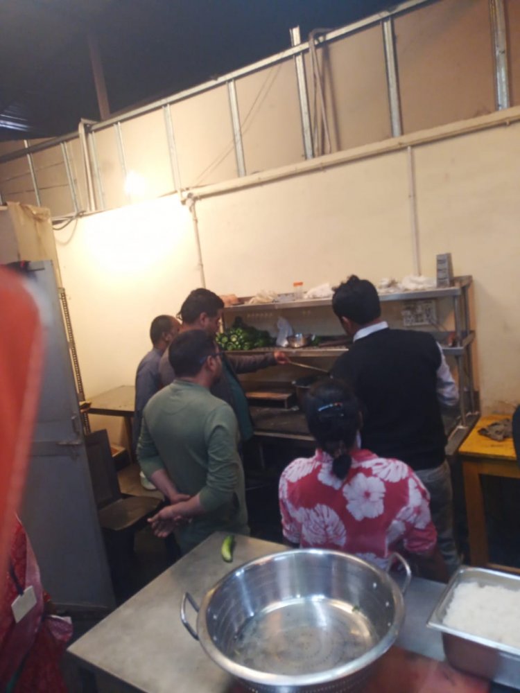 होटल गुरुकृपा राजधानी पर किया 2500 रूपये ई जुर्माना