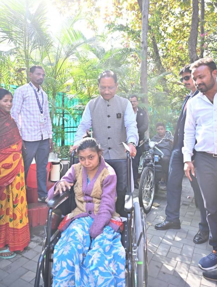 मुख्यमंत्री जनदर्शन में दिव्यांगजनों को मिली राहत