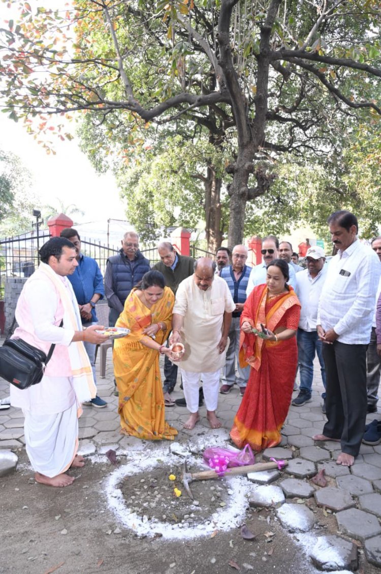 “स्वच्छता और जनसुविधा की ओर बड़ रहा लगातार कदम: जवाहर उद्यान में सार्वजनिक शौचालय निर्माण का विधिवत भूमिपूजन”