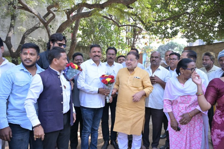 पुरानी बरती शासकीय सरस्वती कन्या शाला मे विधायक निधि मद से अतिरिक्त कक्ष निर्माण कार्य प्रारंभ करने पर रायपुर दक्षिण विधायक  सुनील सोनी को हार्दिक धन्यवाद दिया।