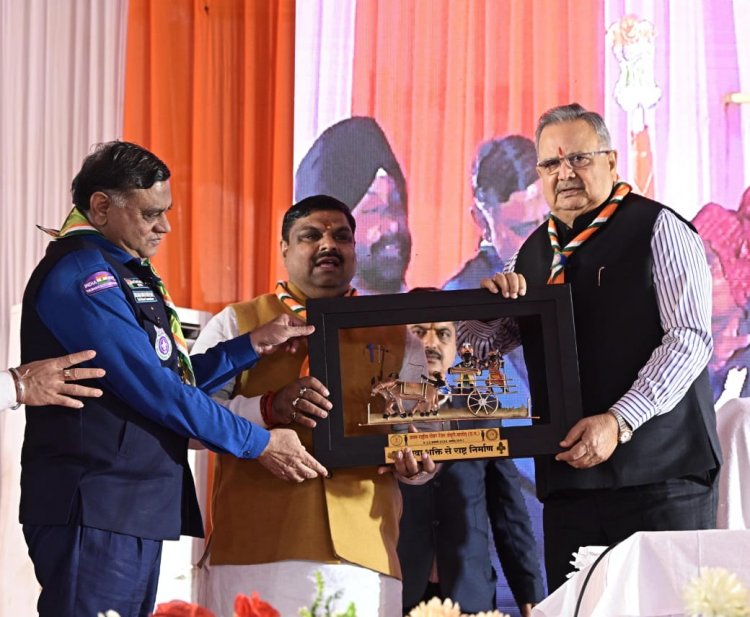 युवा संसद में डॉ. रमन सिंह बने अध्यक्ष और बच्चे बने सांसद, लोकहित के मुद्दों पर हुई चर्चा