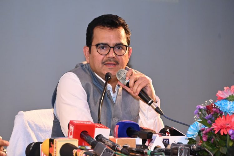 राज्य सरकार के द्वारा अन्वेषण एवं उत्खनन हेतु खनिज ब्लॉक तैयार कर नीलामी एवं अन्य माध्यम से खनन हेतु उपलब्ध कराया जाता है।