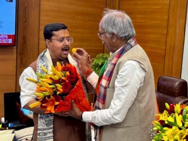 राष्ट्रीय अध्यक्ष बनने पर नितिन नबीन से मिले सांसद बृजमोहन अग्रवाल,मुंह मीठाकर  दी बधाई