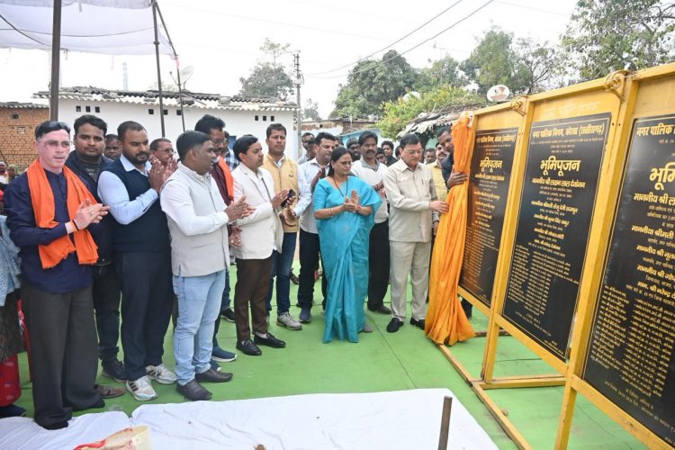 उद्योग मंत्री  लखन लाल देवांगन ने दर्री क्षेत्र क़े 5 शासकीय स्कूलों को नवीन भवन की दी सौगात, 2.30 करोड़ क़े विभिन्न विकास कार्यों की रखी नींव 