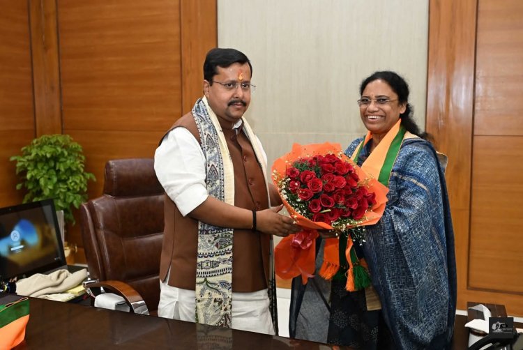 भाजपा के राष्ट्रीय अध्यक्ष नितिन नबीन से भेंट कर राष्ट्रीय उपाध्यक्ष लता उसेण्डी ने किया अभिनन्दन 