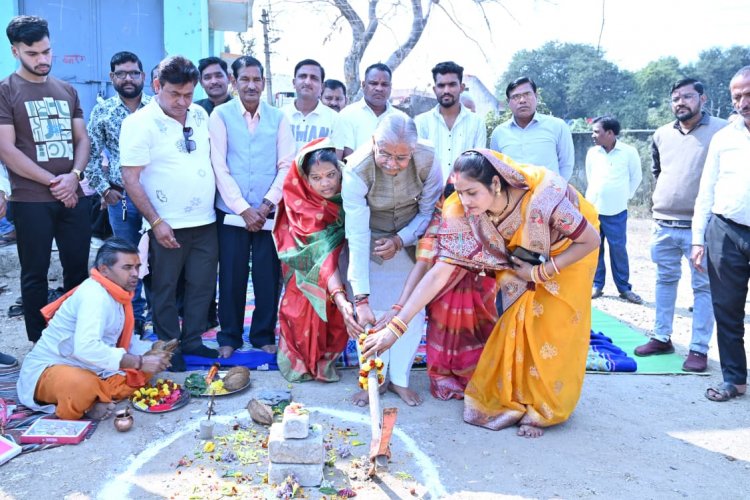 अचानकपुर प्राथमिक विद्यालय में आयोजित भूमिपूजन कार्यक्रम में  शामिल हुए पूर्व विधानसभा अध्यक्ष कौशिक