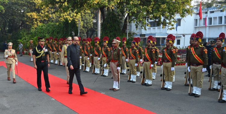 राज्यपाल  रमेन डेका ने 77वें गणतंत्र दिवस के अवसर पर आज सुबह लोकभवन में राष्ट्रीय ध्वज फहराया और परेड का निरीक्षण कर सलामी ली। 