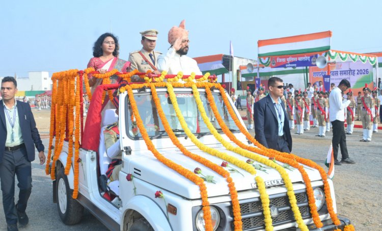 कैबिनेट मंत्री  गुरू खुशवंत साहेब ने किया ध्वजारोहण, परेड की ली सलामी