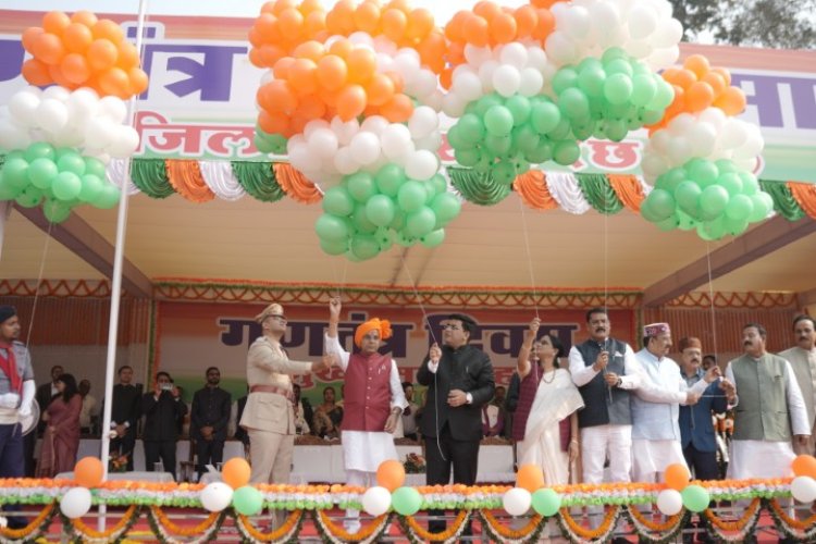 जिला स्तरीय समारोह में राजस्व मंत्री टंक राम वर्मा ने किया ध्वजारोहण, शहीदों के परिजन सम्मानित