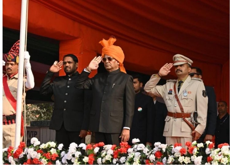 धमतरी में विधायक श्री चंद्राकर ने राष्ट्रीय ध्वज फहराया