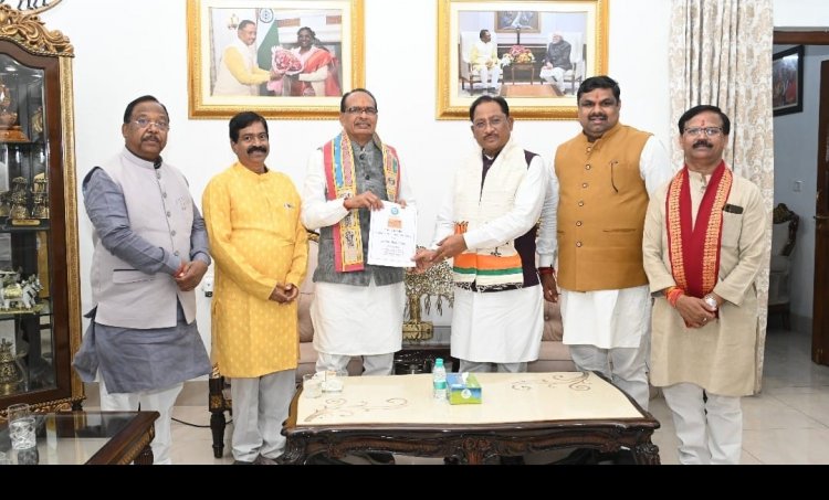 जी राम जी : चौहान व साय से मिलकर पार्टी के जनजागरुकता कार्यक्रमों से अवगत कराया प्रदेश महामंत्री श्री जैन ने