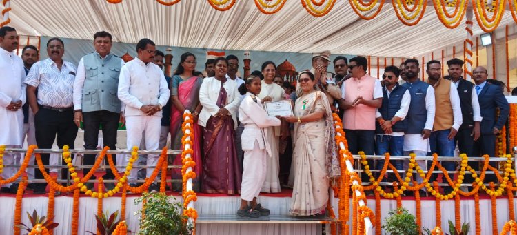 गणतंत्र दिवस समारोह में प्रधानमंत्री राष्ट्रीय बाल पुरस्कार से सम्मानित योगिता मंडावी का हुआ सम्मान