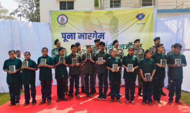 Breaking : छत्तीसगढ़ में बड़ा माओवादी सरेंडर: 54 लाख के इनामी 12 नक्सलियों ने किया आत्समर्पण