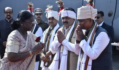 एयरपोर्ट पर उप मुख्यमंत्री  विजय शर्मा, केंद्रीय राज्य मंत्री तोखन साहू और वन मंत्री  केदार कश्यप ने राष्ट्रपति का अभिनंदन किया।