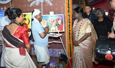 जनजातीय परंपराओं और संस्कृति पर आधारित भव्य प्रदर्शनी का राष्ट्रपति द्रौपदी मुर्मु ने किया अवलोकन