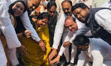 रायपुर उत्तर विधानसभा के वार्डो में पार्षदो की अनुशंसा से 15 वें वित्त आयोग मद से ढाई करोड़ में सड़क डामरीकरण के नये विकास कार्य शीघ्र करवाकर मार्गो को यातायात हेतु सुगम और सुव्यवस्थित स्वरूप देने का कार्य