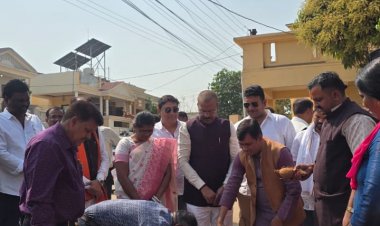 रायपुर ग्रामीण विधायक  मोतीलाल साहू ने पार्षदो सहित नगर निगम जोन 9 के विभिन्न वार्डो में 1 करोड़ से अधिक के नये विकास कार्यों का लोकार्पण और ढाई करोड़ से अधिक के नये विकास कार्यों का भूमिपूजन कर नगरवासियो को दी अनुपम सौगात 