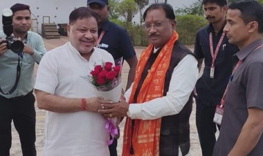  मुख्यमंत्री  विष्णु देव साय जी के जन्मदिन पर आज  विधायक  सुनील सोनी  ने उनसे मुलाकात कर हार्दिक बधाई और शुभकामनाएं दीं।