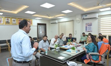 निगम क्षेत्र स्थित निजी स्कूलो के संचालक महापौर मीनल चौबे से मिले