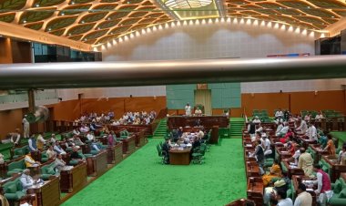 छत्तीसगढ़ विधानसभा : आदिवासी नेता की मौत पर सदन में हंगामा, मंत्री के जवाब से नाराज़ विपक्ष का वॉकआउट