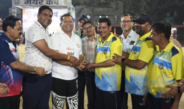 रायपुर नगर निगम मेयर कप क्रिकेट स्पर्धा:-नगर निगम जोन 7  ने जोन 1 की टीम को  हराकर किया सेमीफाइनल में प्रवेश