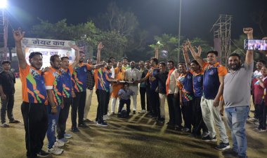 रायपुर नगर निगम मेयर कप क्रिकेट स्पर्धा:-नगर निगम जोन 5 ने जोन 8 की टीम को हराकर किया सेमीफाइनल में प्रवेश