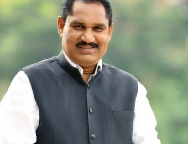 अंतागढ़ विधायक  विक्रम देव उसेण्डी ने आम बजट की घोषण होने पर प्रसन्नता जाहिर करते हुए कहा कि सुदूर वनांचल क्षेत्रों में सड़क एवं पुल-पुलिया निर्माण कार्यों में तेजी जाएगी तथा व्यापारिक गतिविधियों को बढ़ावा मिलेगा।